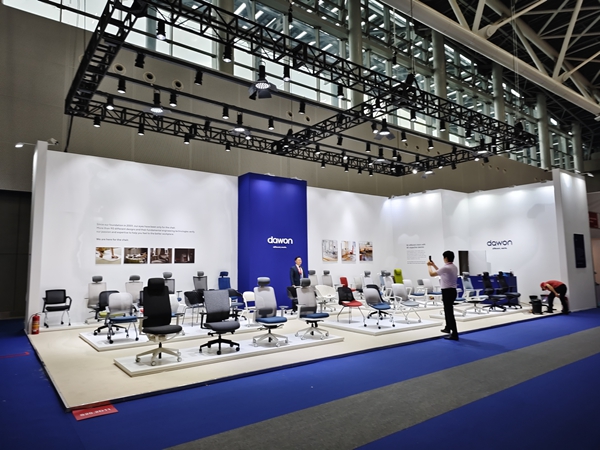 如何选择合适的韩国展台搭建公司？